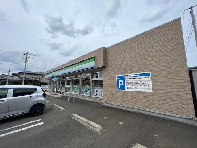 ファミリーマート岩沼たけくま店まで150m