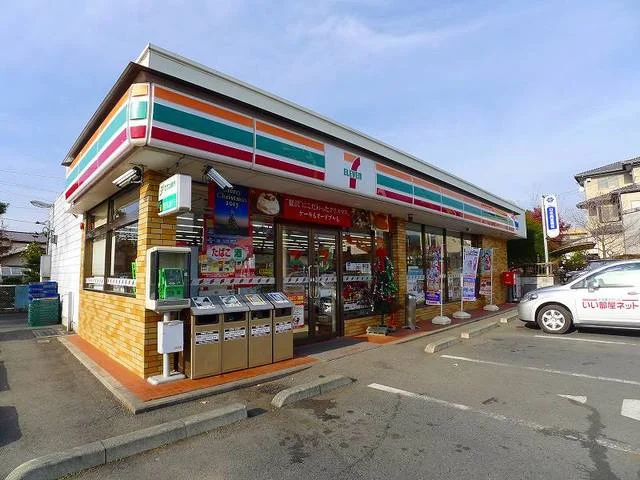 セブンイレブン桐生川内3丁目店まで1100m