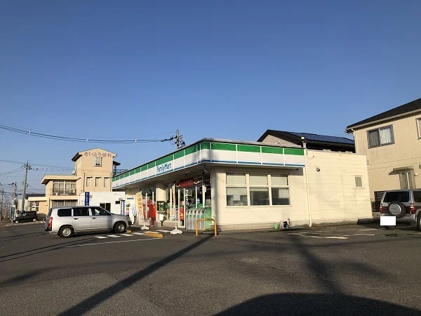 ファミリーマートまで750m