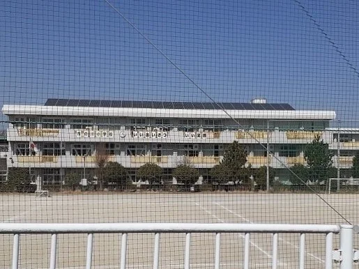 東松山市立市の川小学校まで1100m