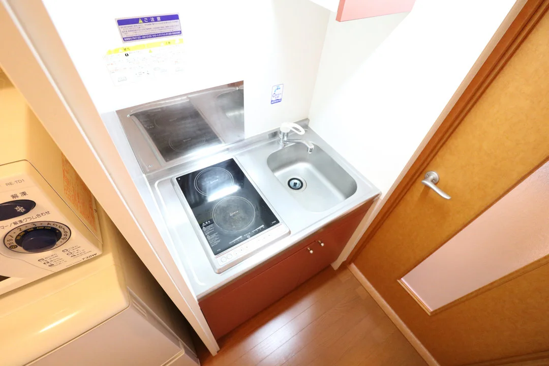 お掃除らくらくの２口ラジエントヒーターを採用