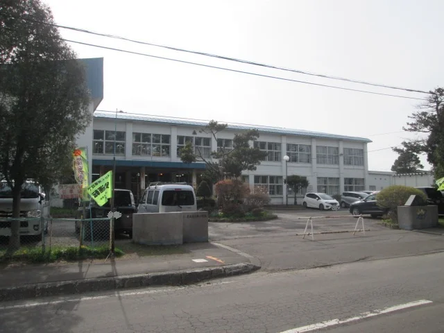 恵庭市立柏小学校まで100m