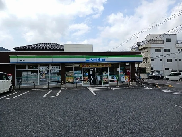 ファミリーマート三郷戸ヶ崎店まで200m