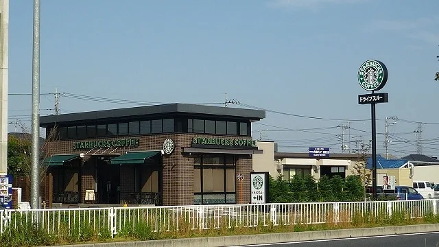 スターバックスまで600m