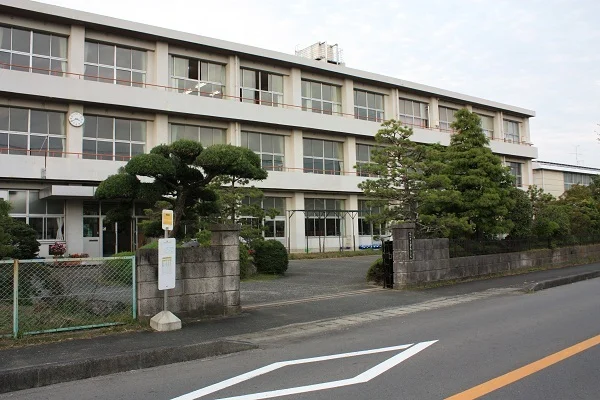 掛川市立曽我小学校まで20m
