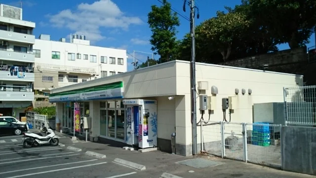 ファミリーマート寄宮中学校前店まで700m