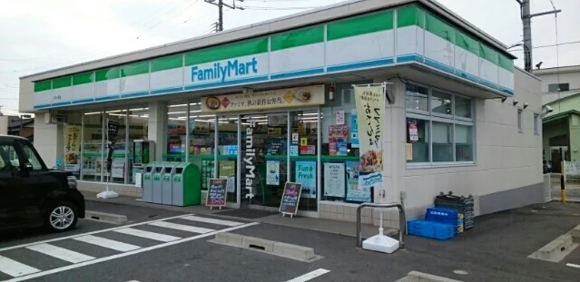 ファミリーマートまで600m