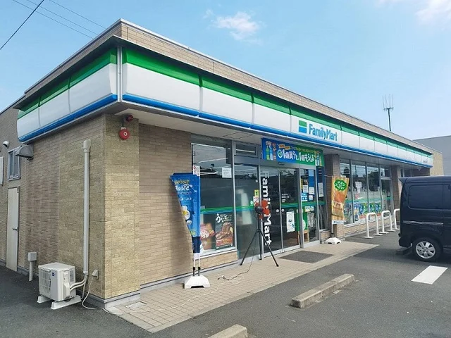 ファミリーマートまで400m