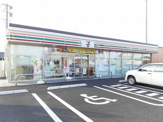 セブンイレブン　両郷町店まで300m