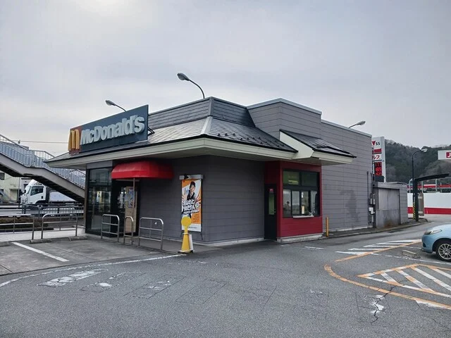 マクドナルドまで866m