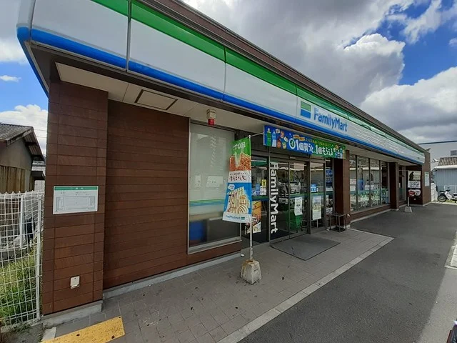 ファミリーマート様まで152m