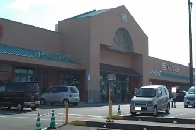 フジグラン十川店さんまで1800m