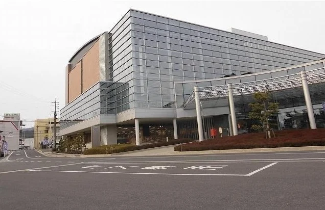 安芸高田市役所まで81m