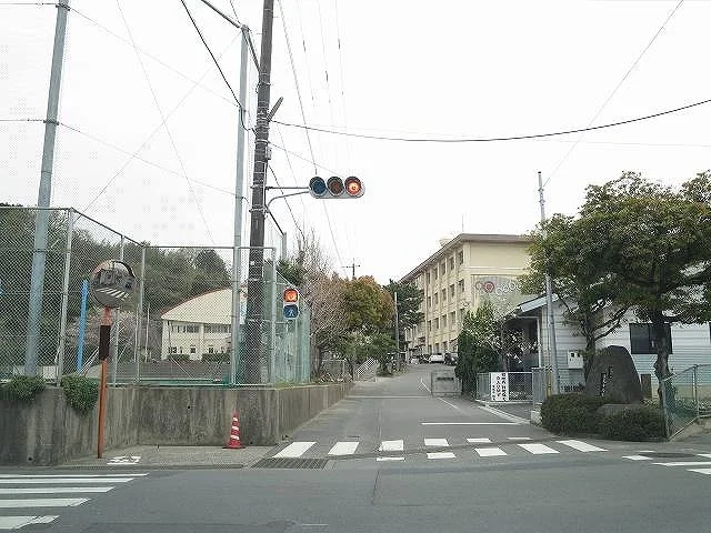 滝尾小学校まで900m