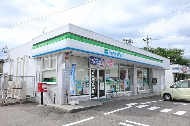 ファミリーマートまで350m