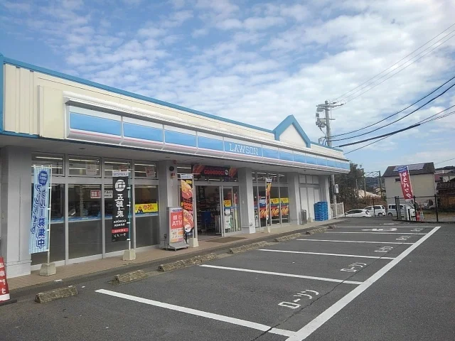 ローソン伊集院駅前店まで1100m