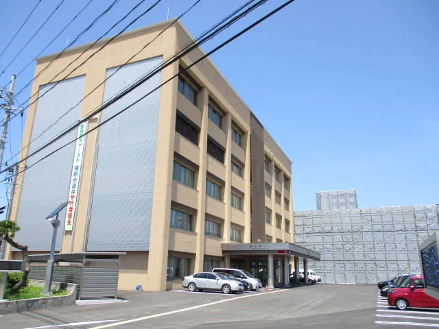 横手警察署まで500m