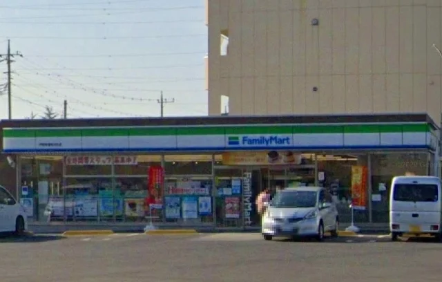 ファミリーマート伊勢崎連取元町まで30m
