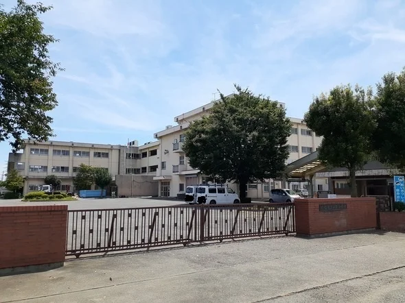 前橋市立山王小学校まで1400m