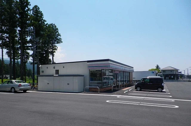 セブンイレブン御殿場かまど店まで750m