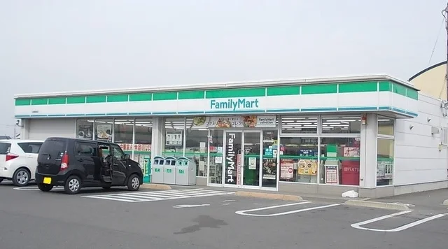ファミリーマートまで400m
