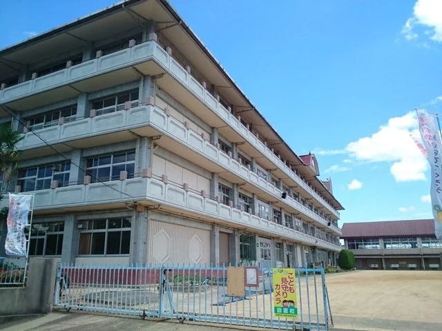 神亀小学校まで400m