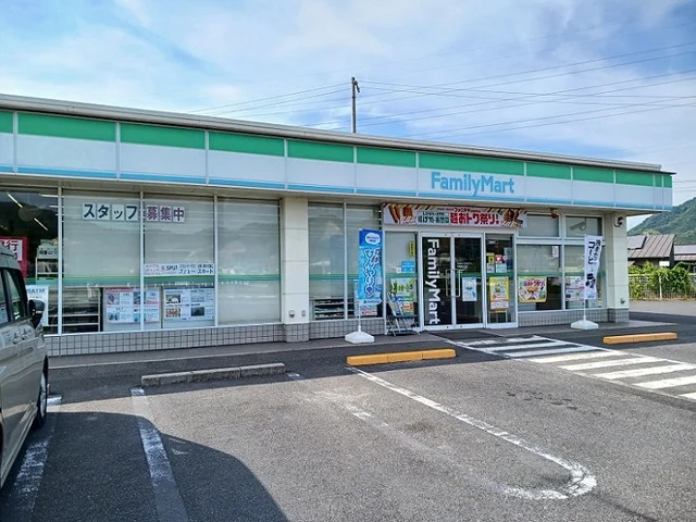 ファミリーマート笠岡里庄口店まで325m