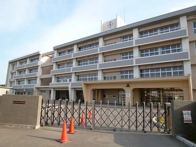 坂ノ市小学校まで700m