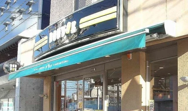 ドトールコーヒーまで880m