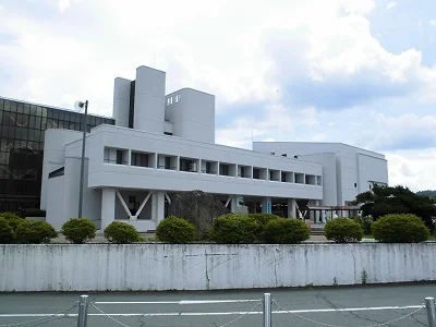 上山市役所まで3000m