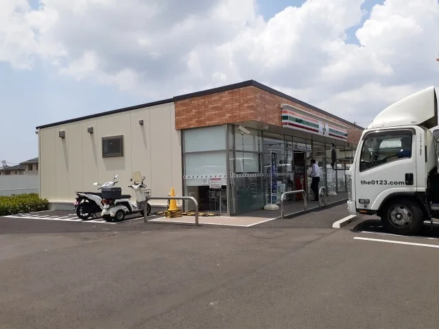 セブンイレブンまで550m
