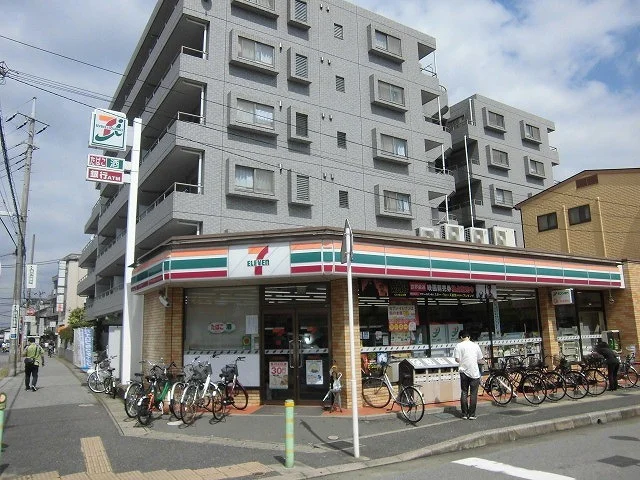 セブンイレブン船橋薬円台駅前店まで400m