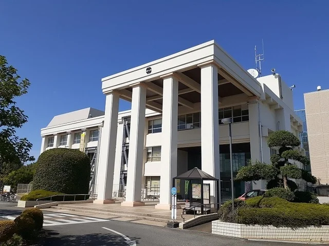八街市役所まで1100m