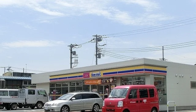 ミニストップ三郷幸房店まで250m