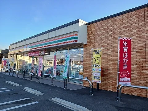セブンイレブンまで900m
