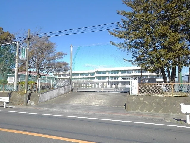 市立堤ヶ岡小学校まで650m