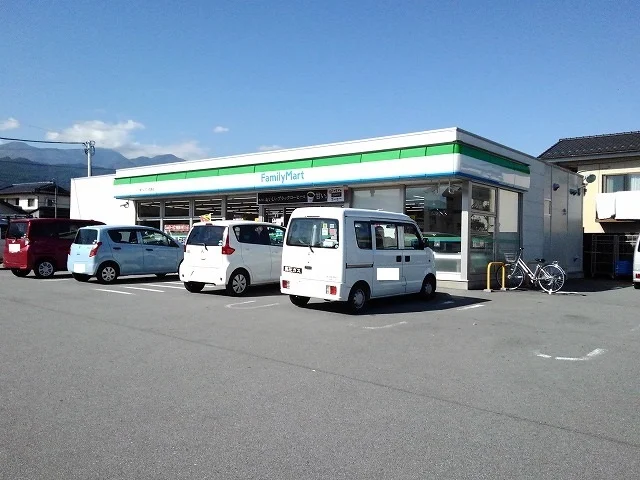 ファミリーマート小笠原店まで1000m