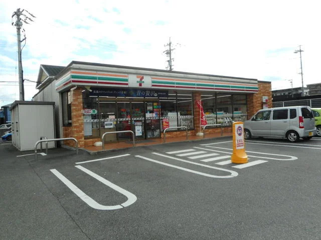 セブンイレブンまで1300m