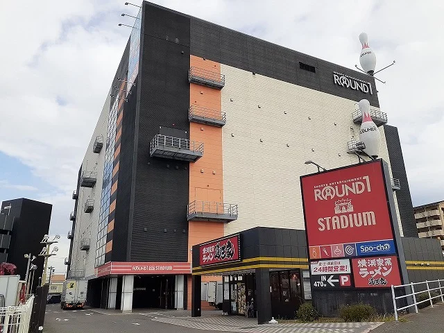 ラウンドワンまで446m