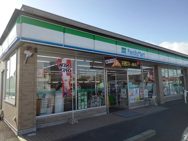 ファミリーマート柳津町丸野店まで800m