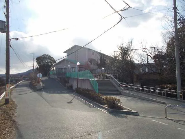 貴生川小学校まで1100m