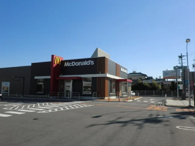 マクドナルド桑名並木通り店まで300m
