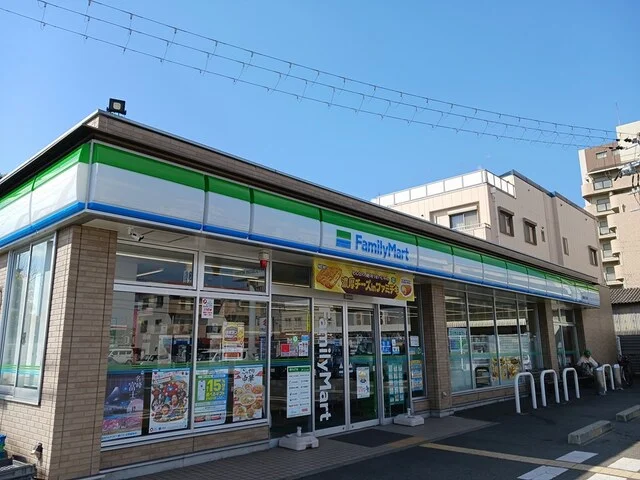 ファミリーマートまで193m