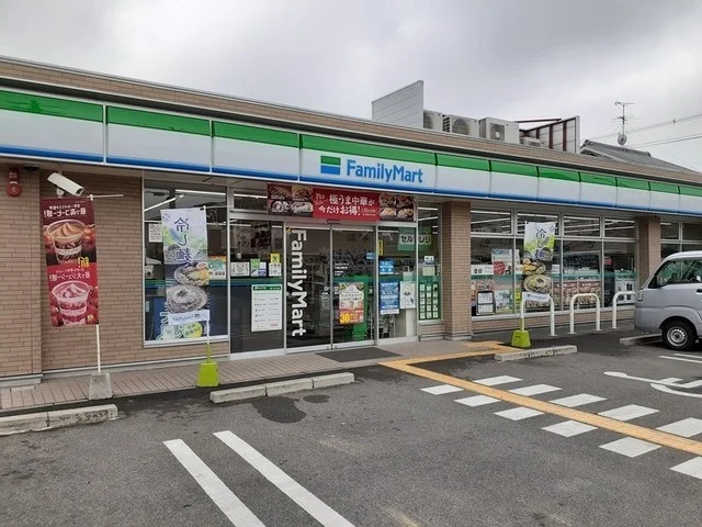 ファミリーマート様まで140m
