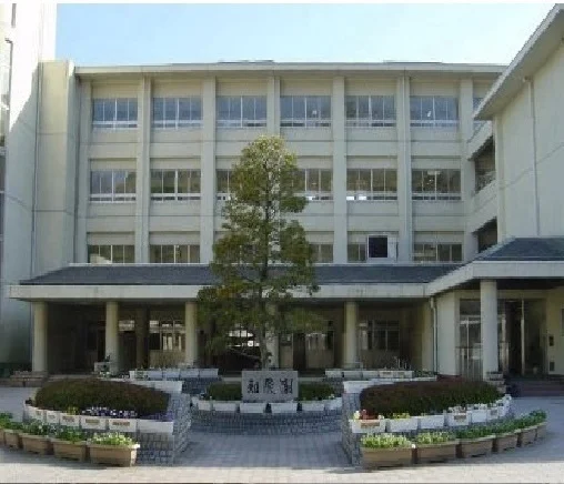 城山北中学校まで700m