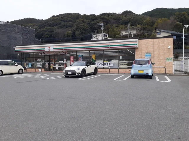 セブンイレブン福岡東入部8丁目まで1300m
