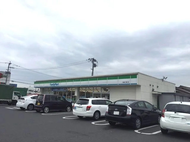 ファミリーマートまで800m
