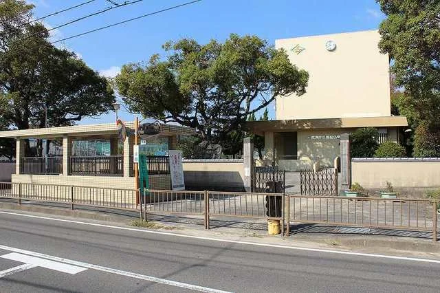 長松小学校まで1100m