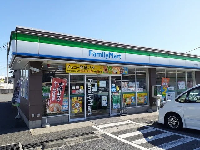 ファミリーマートまで850m