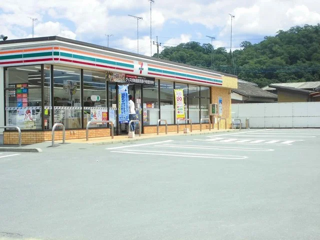 セブンイレブンまで230m